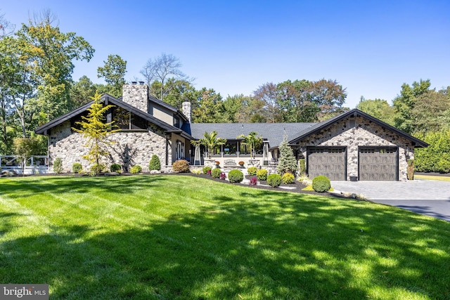 view of front facade with a garage and a front yard