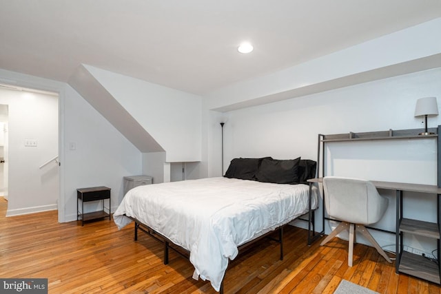 bedroom featuring light wood-type flooring, baseboards, and recessed lighting