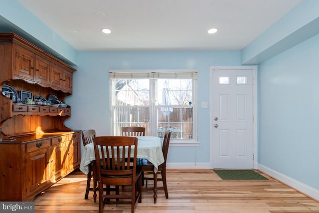 dining area featuring recessed lighting, light wood-type flooring, and baseboards