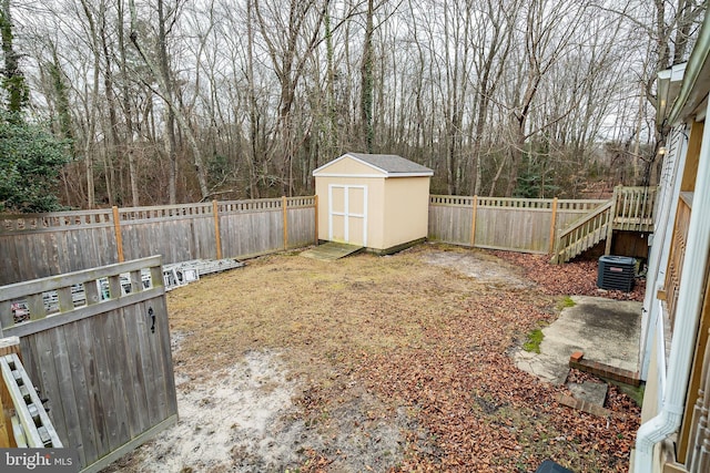 view of yard with a storage shed