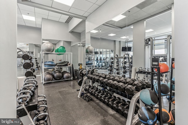 workout area featuring a drop ceiling