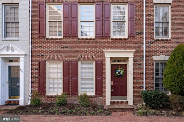 view of front facade with brick siding