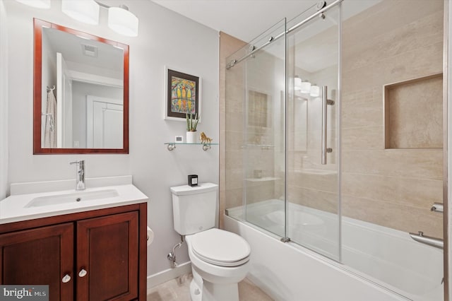 full bathroom featuring baseboards, visible vents, toilet, enclosed tub / shower combo, and vanity