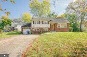 split level home featuring a front lawn