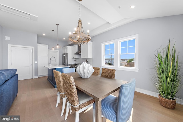 dining room with an inviting chandelier, light wood-style flooring, baseboards, and recessed lighting