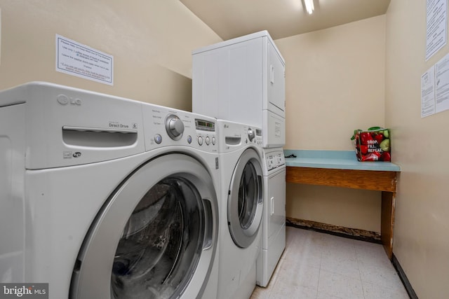 washroom with washing machine and clothes dryer