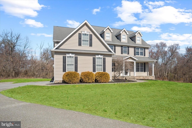 view of front of home featuring a front yard