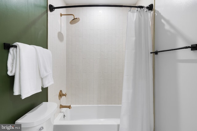 bathroom featuring shower / bath combo with shower curtain