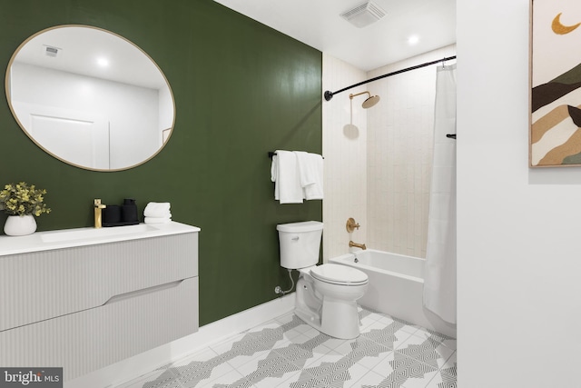 full bath featuring vanity, baseboards, shower / bath combo, toilet, and visible vents
