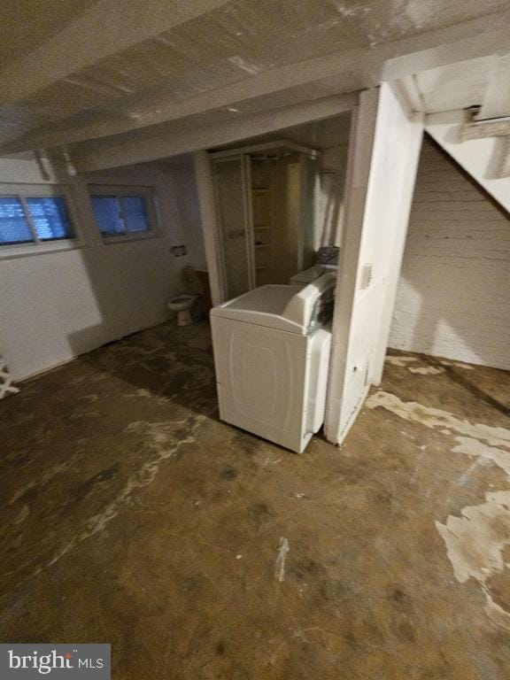 basement with washer / dryer