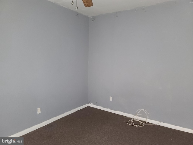 empty room with ceiling fan