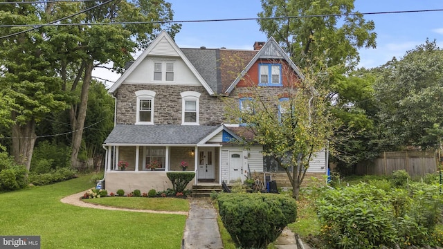 view of front facade with a front lawn