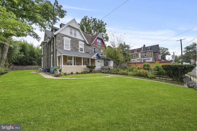 view of front of property with a front yard