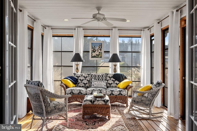 sunroom with ceiling fan