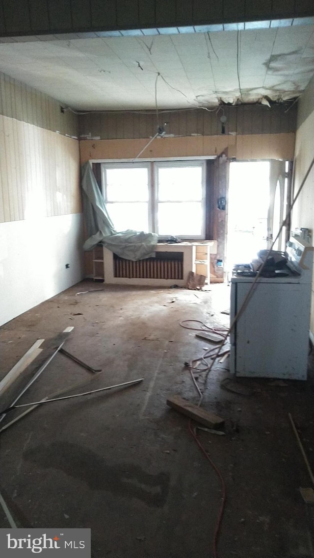 miscellaneous room with washer and dryer