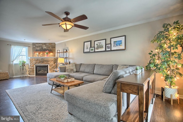 living area with baseboards, ornamental molding, a ceiling fan, and wood finished floors