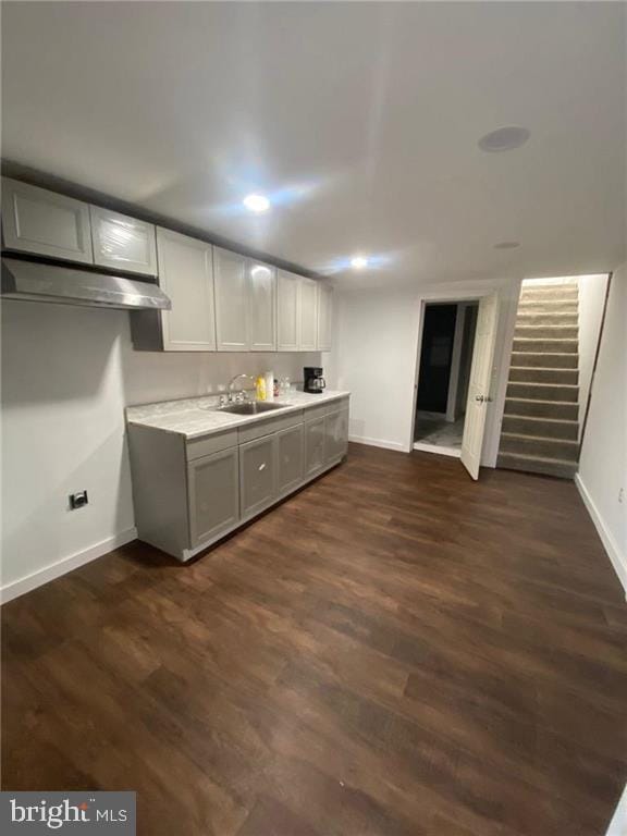 kitchen featuring sink, gray cabinetry, and dark hardwood / wood-style flooring