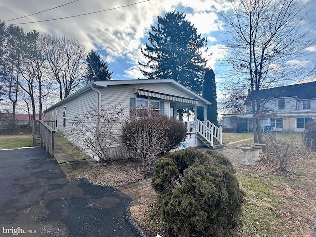 view of front of property