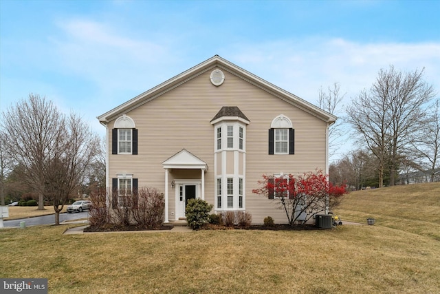 view of front of home featuring central air condition unit and a front yard