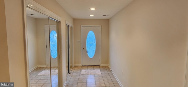 entryway featuring visible vents and baseboards