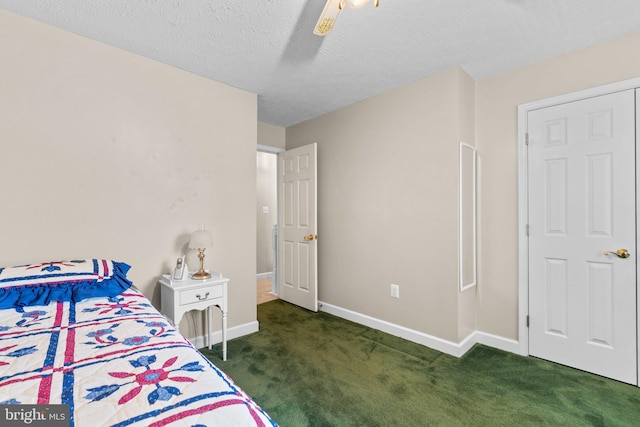 carpeted bedroom featuring ceiling fan and a textured ceiling