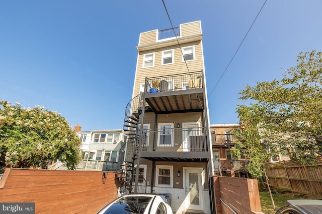 view of front of house with a balcony