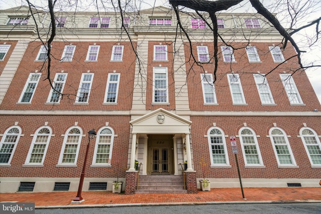 view of front facade featuring brick siding