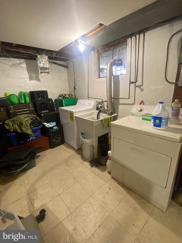 laundry area featuring washer and clothes dryer