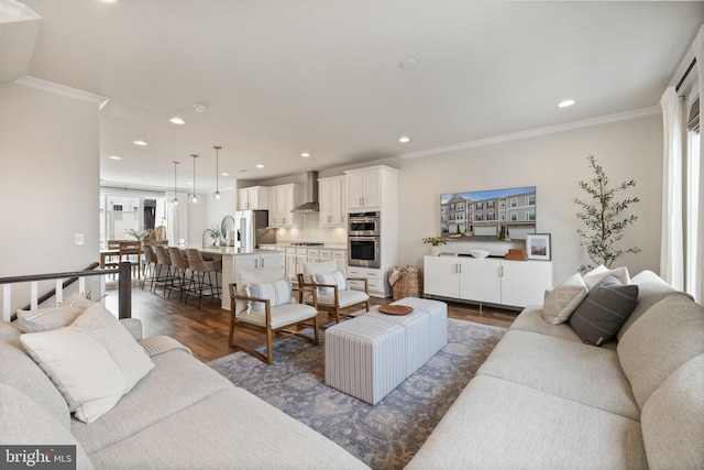 living room with dark wood-type flooring, recessed lighting, and crown molding