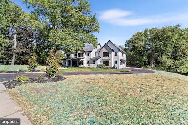 view of front of property featuring a garage and a front yard