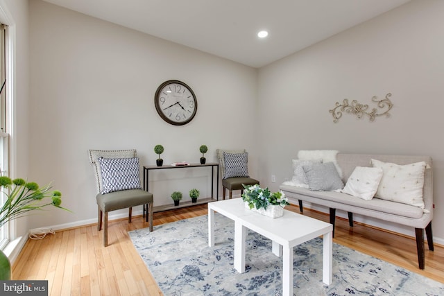 living area featuring recessed lighting, wood finished floors, and baseboards