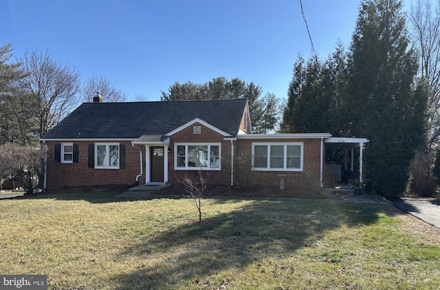 single story home with a front yard