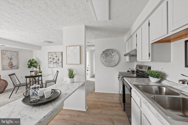 kitchen with sink, white cabinets, electric range, a textured ceiling, and light hardwood / wood-style flooring