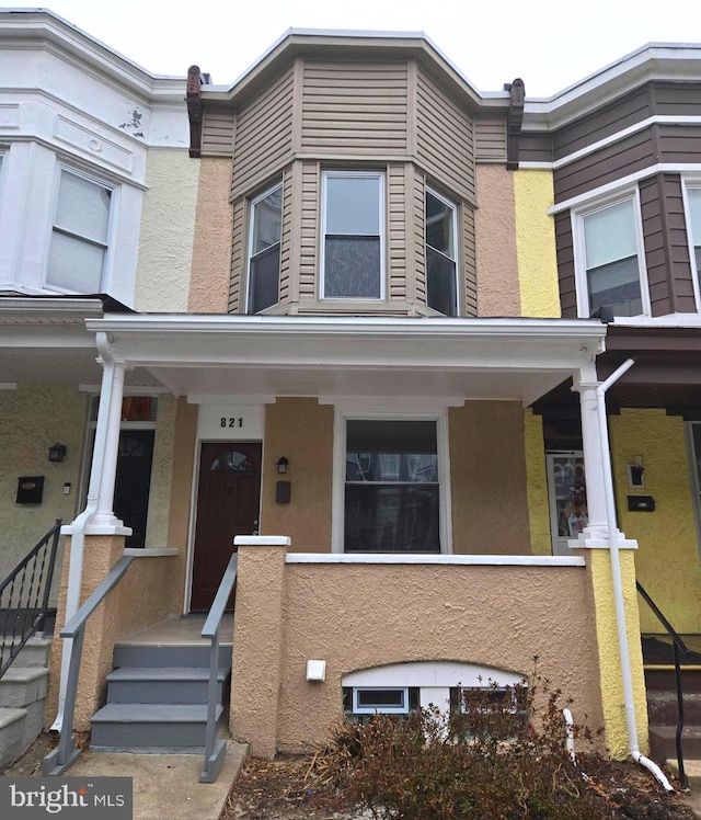 view of front of property featuring covered porch