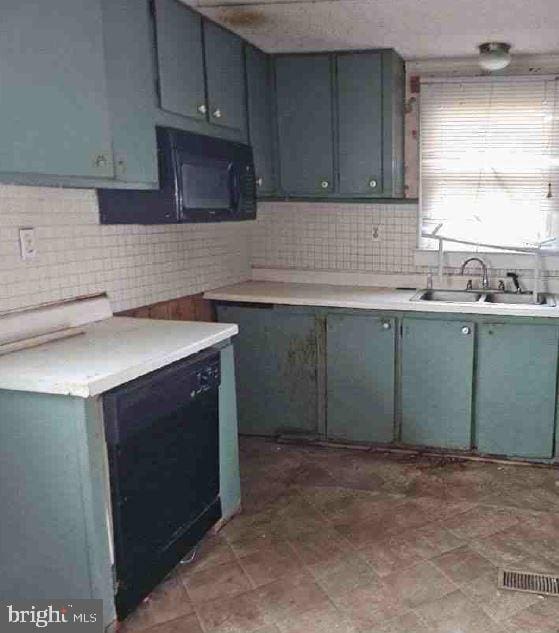 kitchen with sink and decorative backsplash