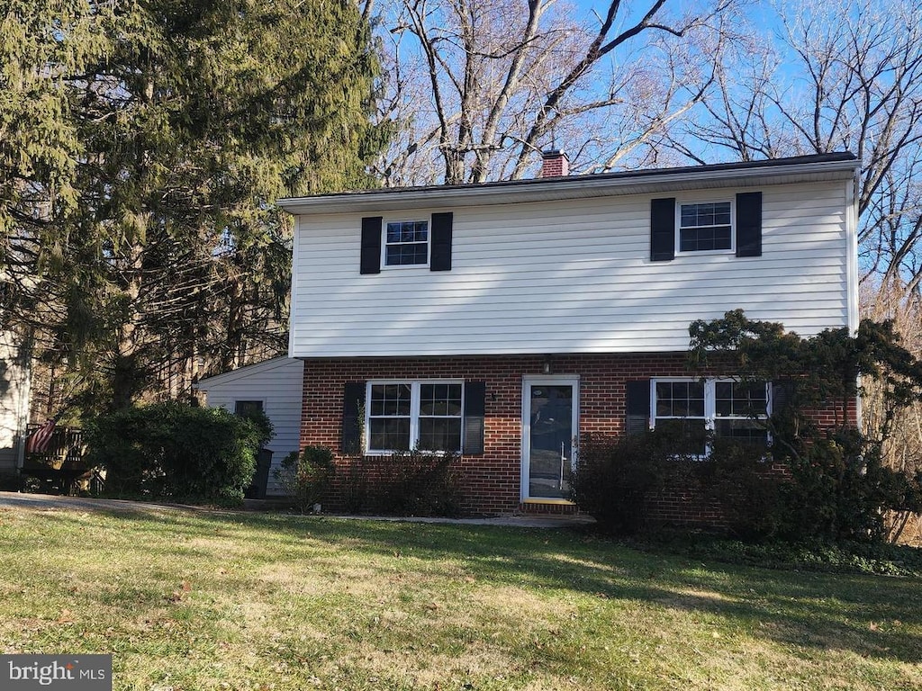 front facade with a front yard