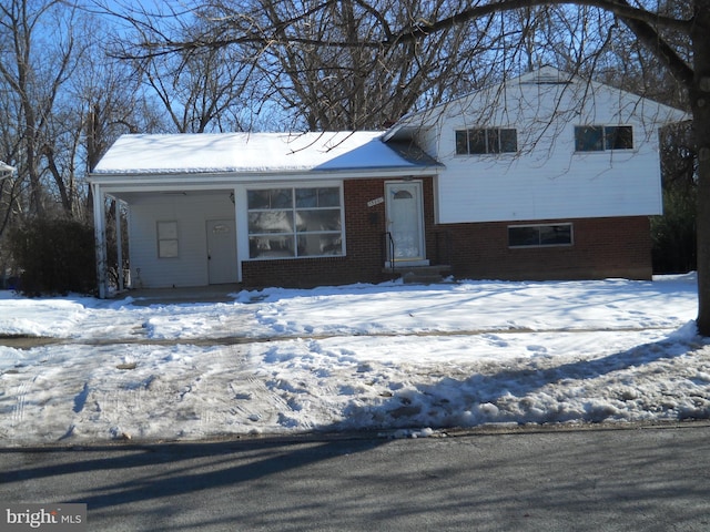 view of front of property