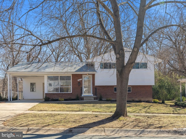 split level home with a carport and a front yard