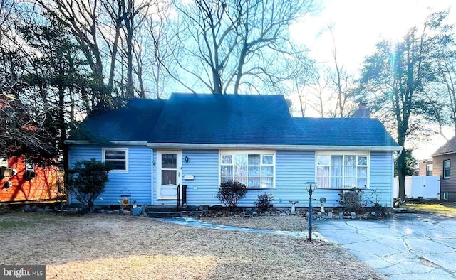 view of front of property