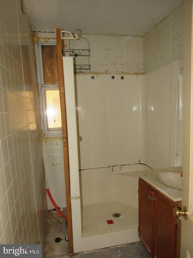 bathroom featuring vanity and a shower