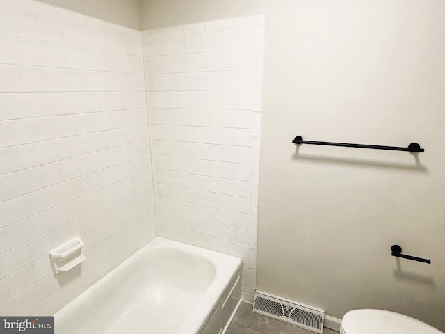 bathroom with toilet, visible vents, and baseboards