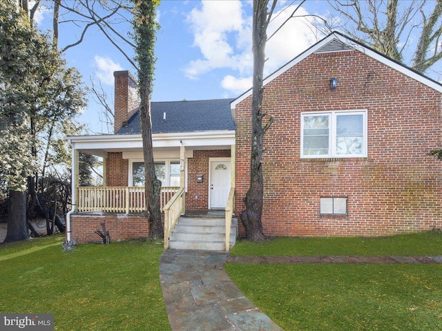 view of front of home with a front yard and covered porch