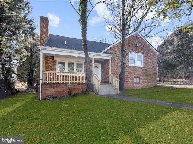 view of front facade with covered porch and a front lawn