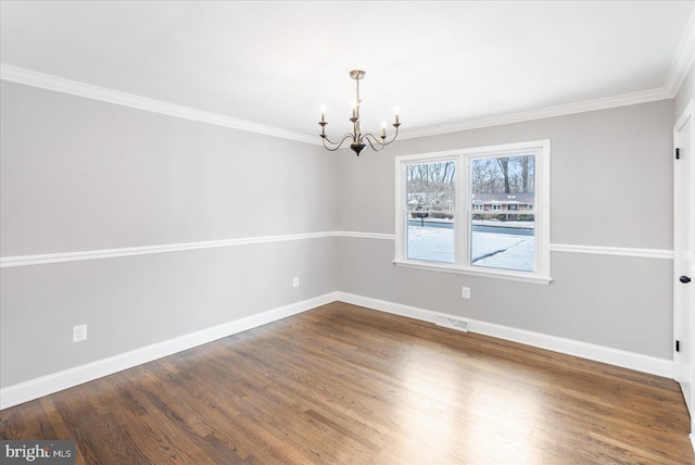 unfurnished room with crown molding, a notable chandelier, and dark hardwood / wood-style flooring