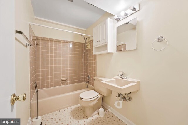 11919 Berrybrook Ter, Upper Marlboro, MD 20772 - full bath featuring shower / tub combination, toilet, baseboards, and a sink
