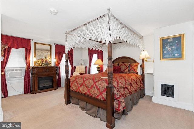 bedroom with cooling unit, an inviting chandelier, and carpet