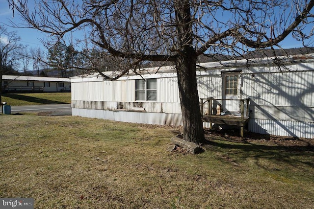 view of side of property featuring a yard