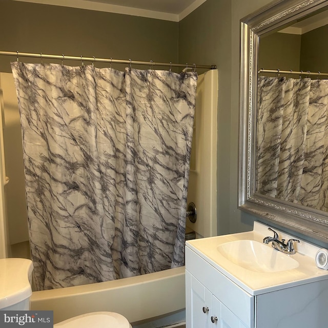 full bathroom featuring vanity, toilet, and shower / bath combo