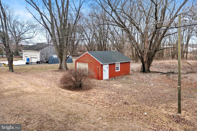 view of yard with an outbuilding and a garage