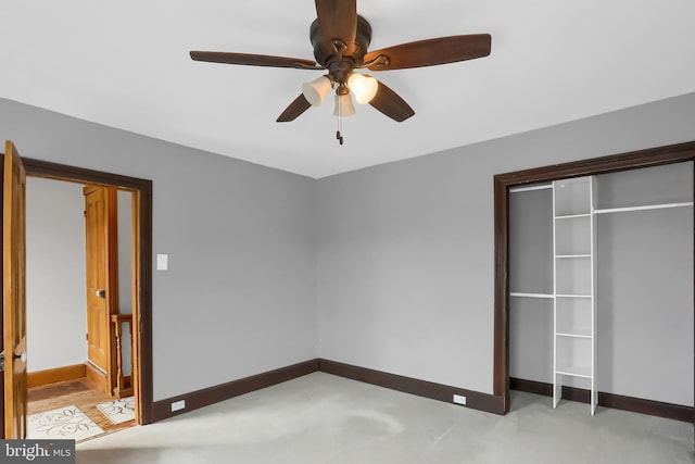 unfurnished bedroom featuring ceiling fan and a closet